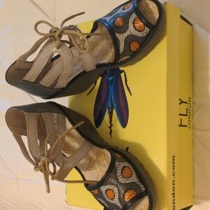 FLY LONDON Yafi Wedge Sandal